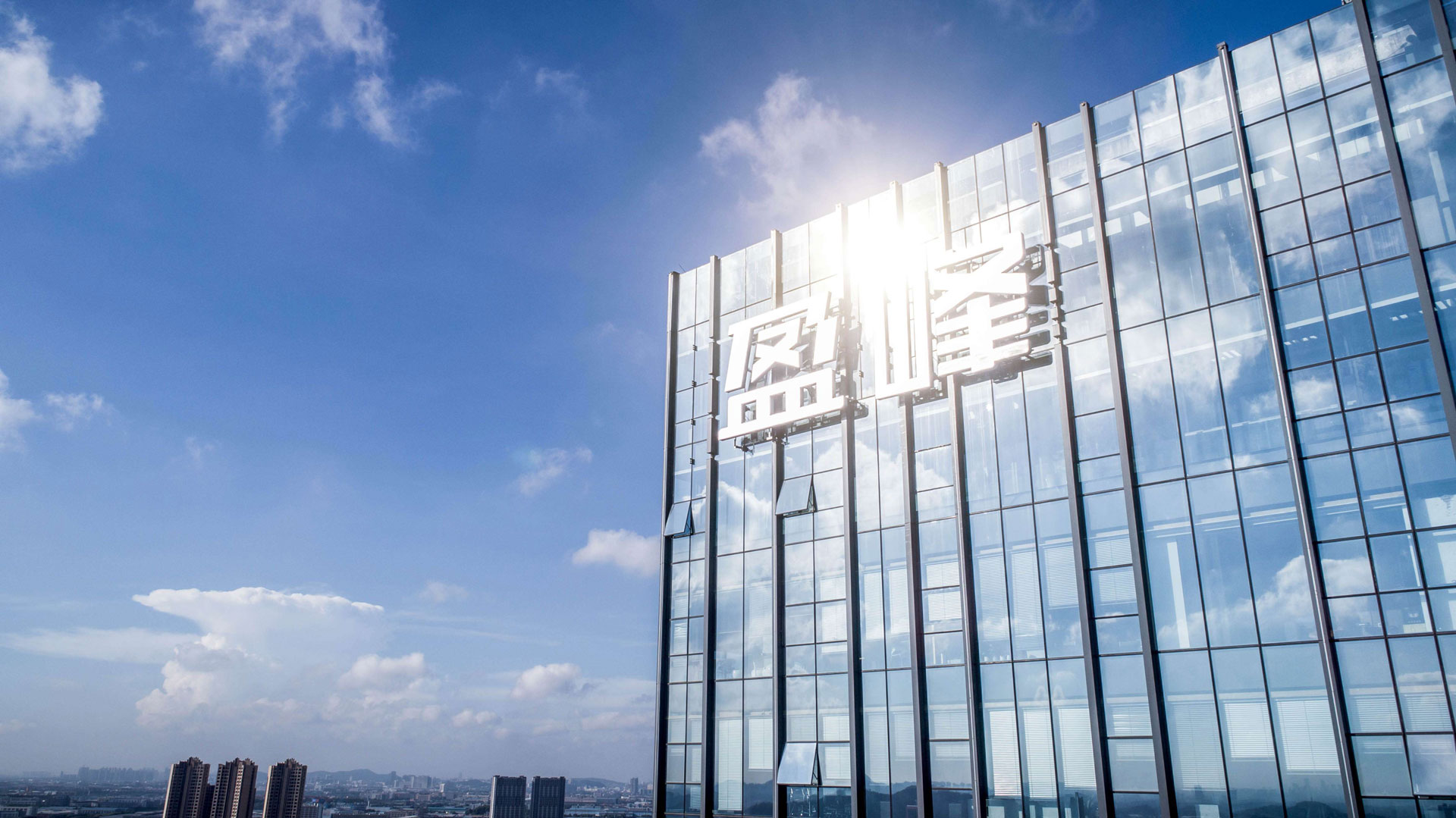 完成股权分置改革，米兰体育官方网站控股成为大股东