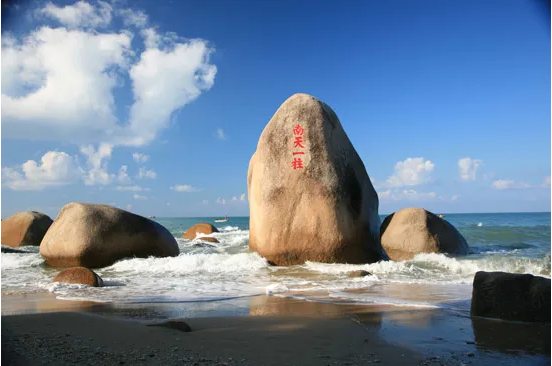 化身蓝海卫士，守护三亚海滨丨米兰体育官方网站环境首个“海域保洁”项目正式签约进场