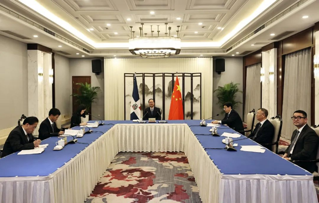 米兰体育官方网站环境“助力”多米尼加清运垃圾，毛伟明省长出席线上交接仪式