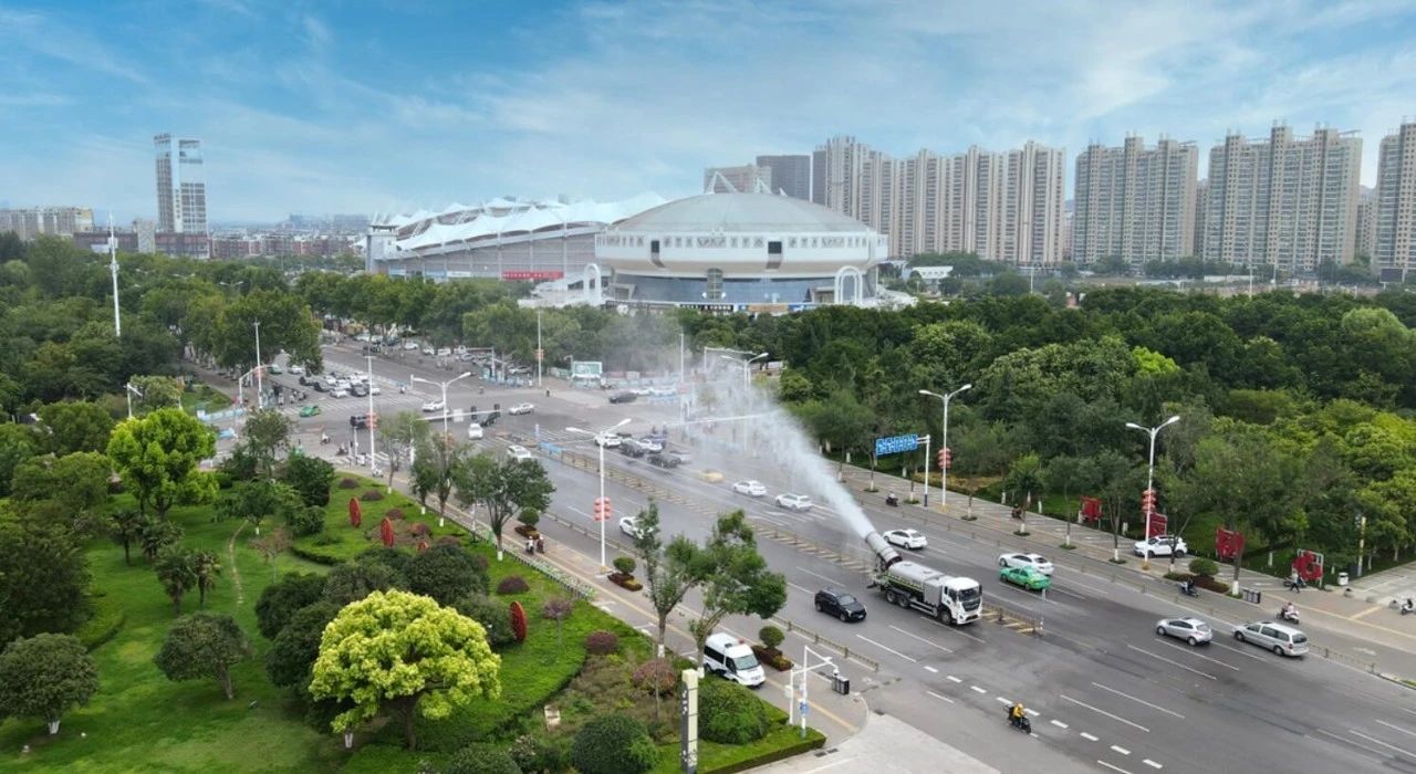 米兰体育官方网站环境荣登“城市服务十大影响力企业”和“环卫装备十大影响力企业”双榜