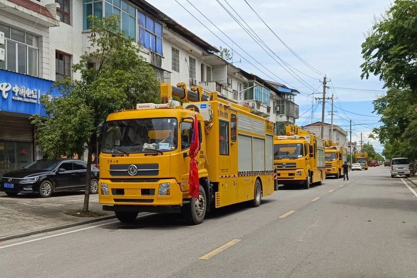 连续奋战又出发 米兰体育官方网站环境紧急驰援湘潭涓水决口