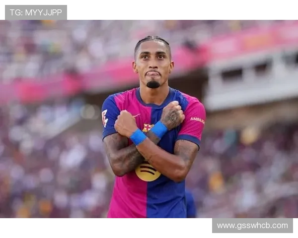 拉菲尼亚帽子戏法潜力显现,近期进攻状态持续提升 拉菲尼亚帽子戏法潜力显现,近期进攻状态持续提升